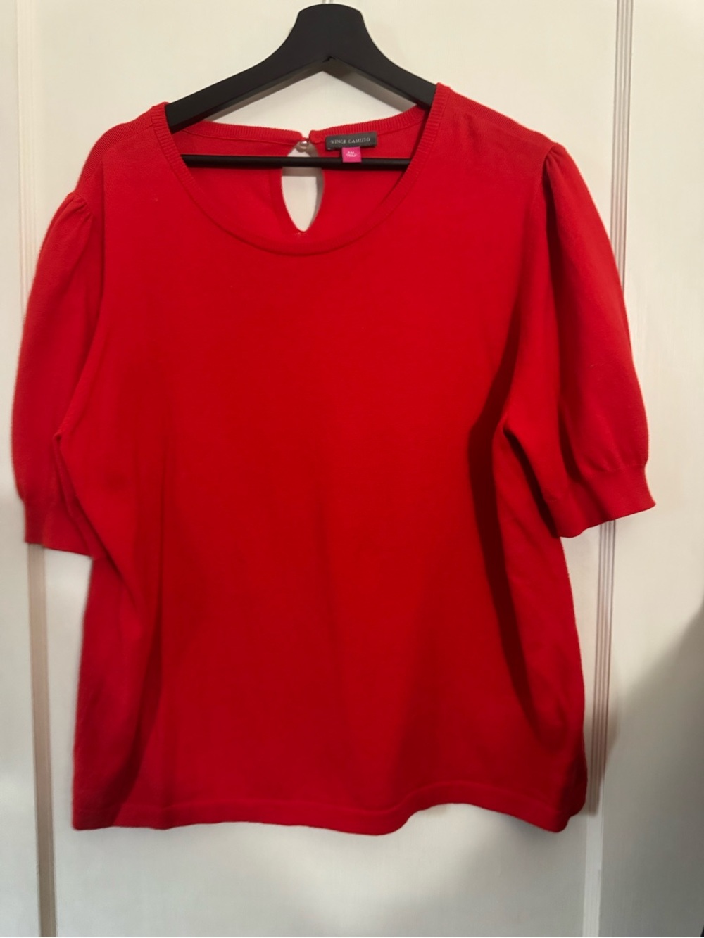 Vince Camuto Red Short Sleeve Knit Top with Keyhole